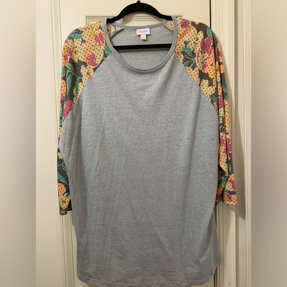LuLaRoe Randy shirt 3XL. Gray body w/printed sleeves NWOT